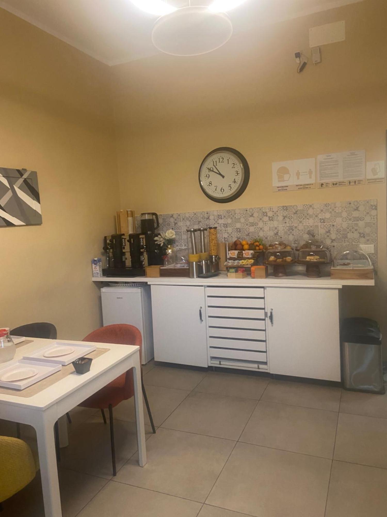 Paradise Inn Ливорно Екстериор снимка