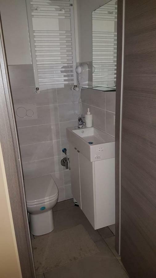 Paradise Inn Ливорно Екстериор снимка